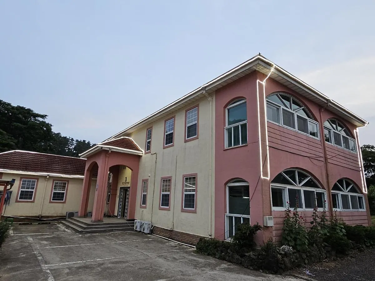 Country house Red Castle Pension Jeju