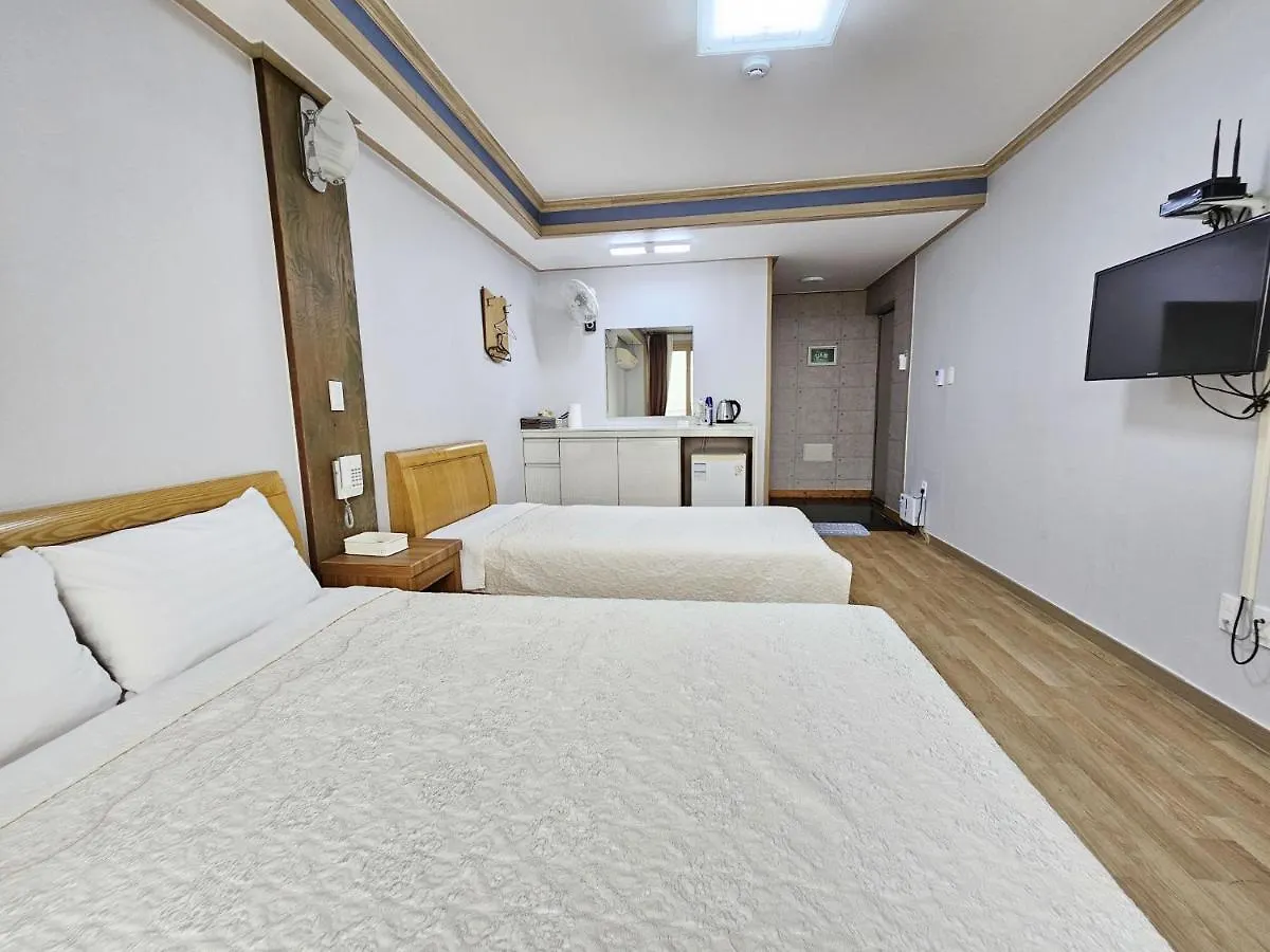 Red Castle Pension Jeju Country house