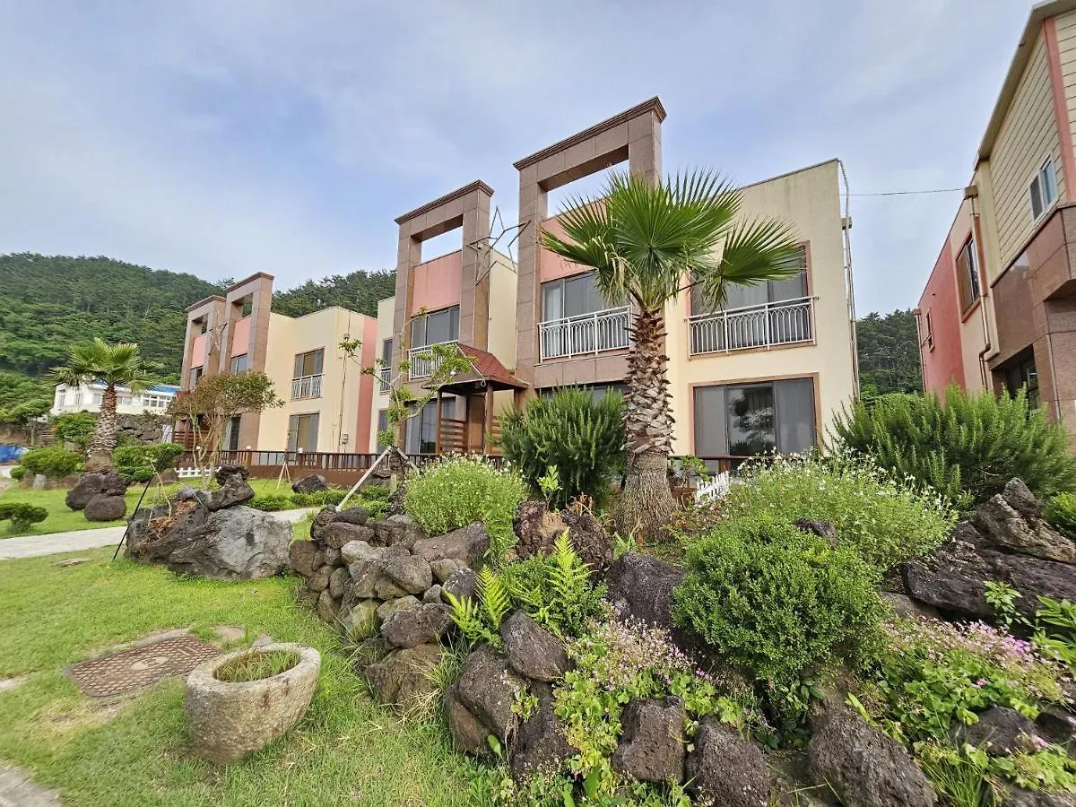 Red Castle Pension Jeju Country house
