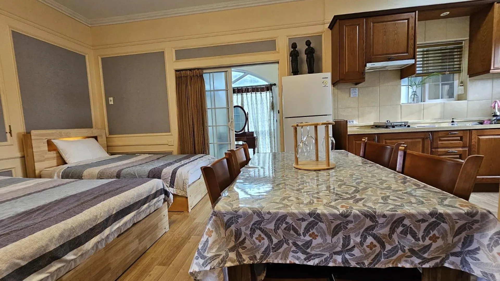 Red Castle Pension Jeju Country house